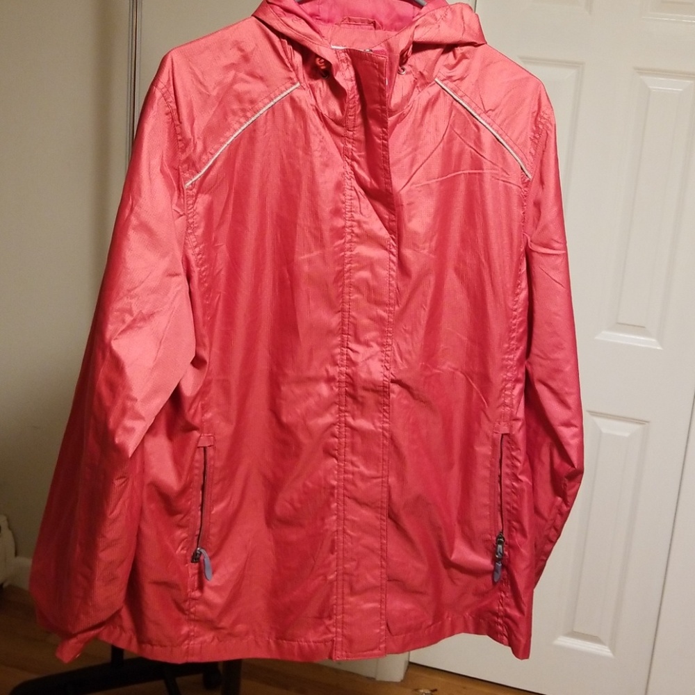 ☔April Showers 🌦Like NEW Light Rain Coat.